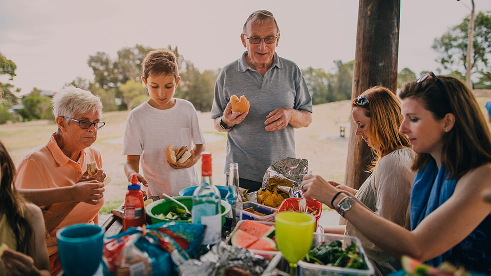 Get kids outdoors: family picnic